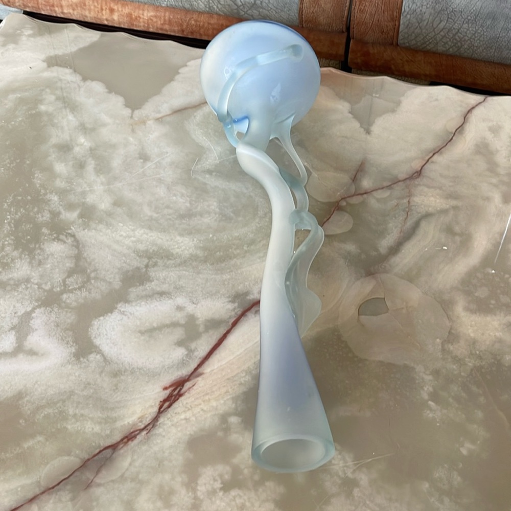 Handmade Twisted Blown Glass Vase M1m White Blue - Picture 5 of 7